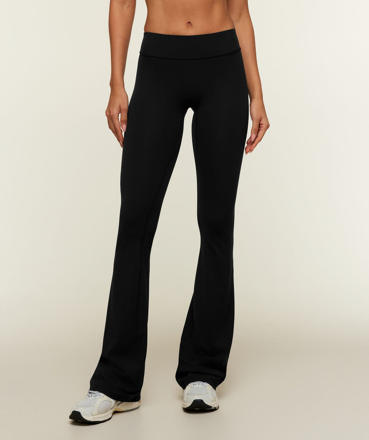 Gymshark SoftSense™ Mid-Rise Flared Leggings Tall - Black