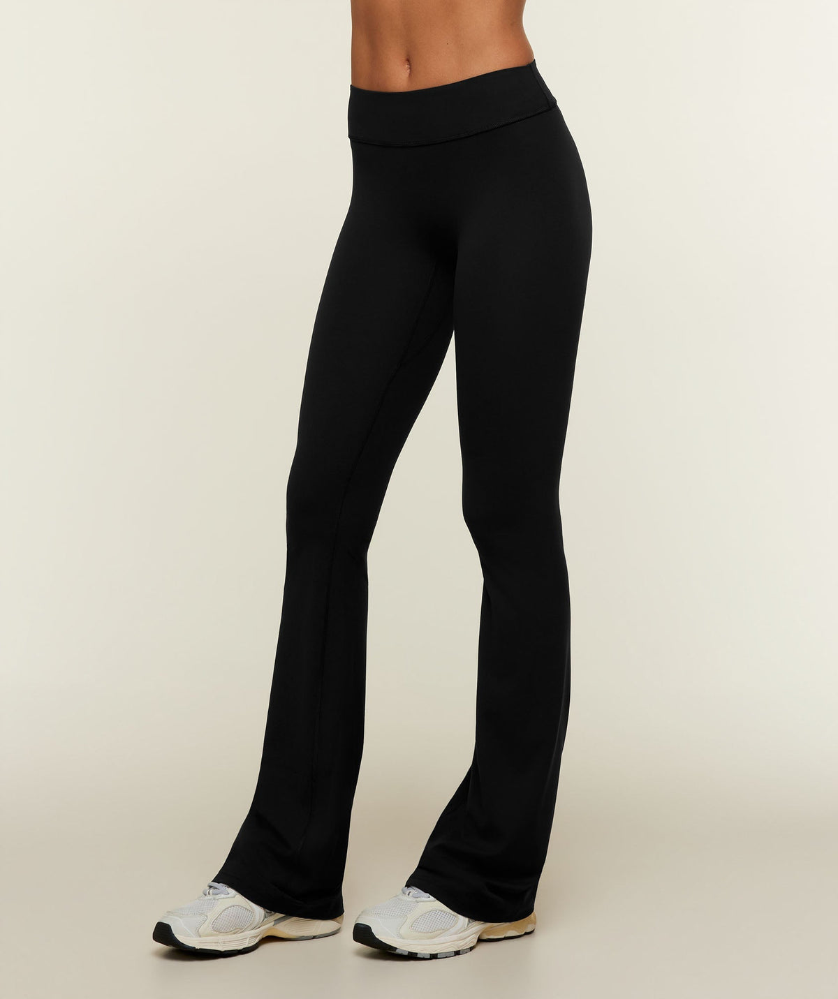 Gymshark SoftSense™ Mid-Rise Flared Leggings Tall - Black
