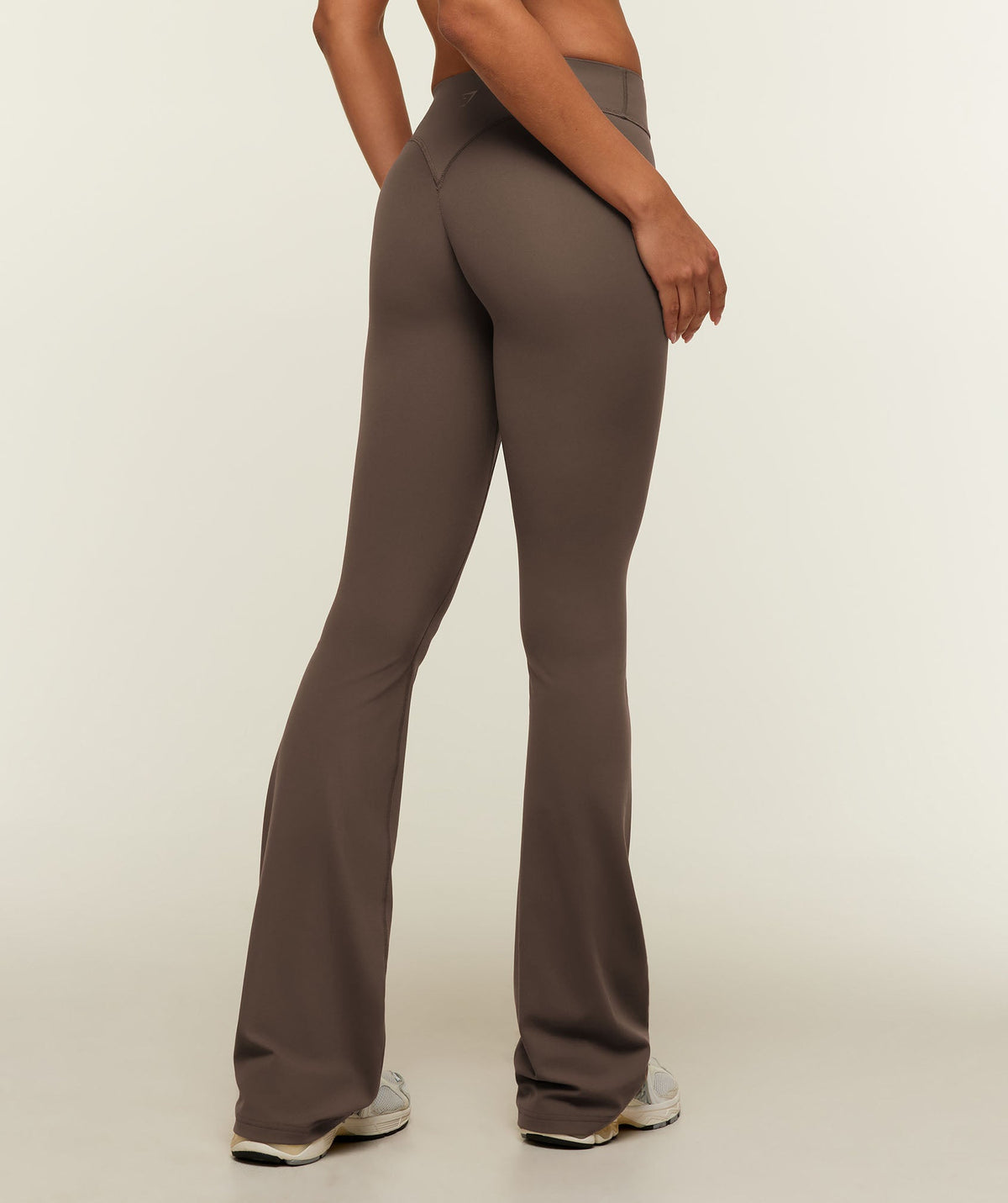 Gymshark SoftSense™ Mid-Rise Flared Leggings Tall - Soft Brown