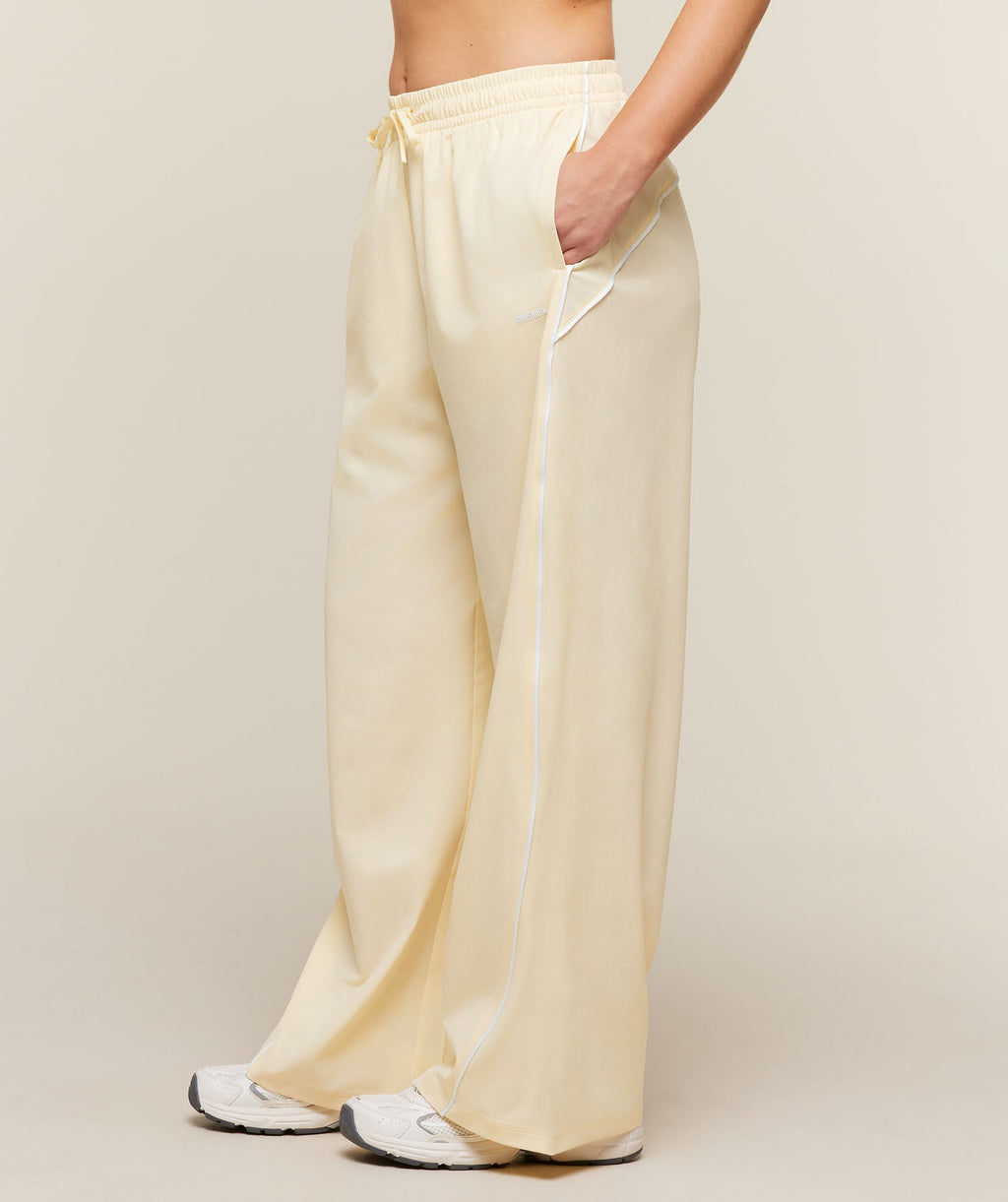 Gymshark Track Pants Short - Butter Yellow