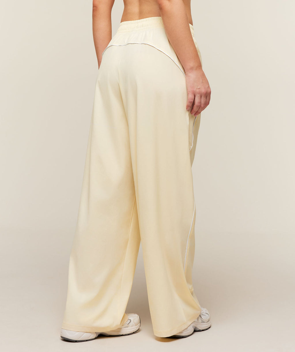 Gymshark Track Pants Short - Butter Yellow