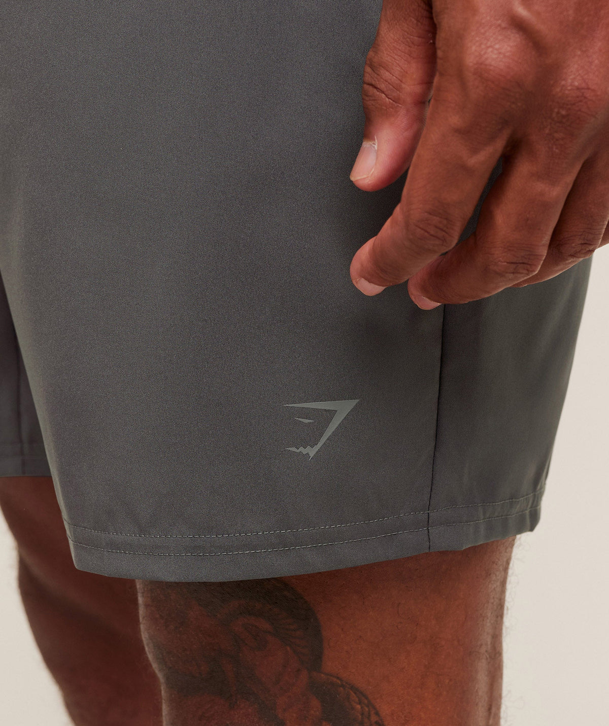 Gymshark Hybrid Graphic 7" Short - Onyx Grey